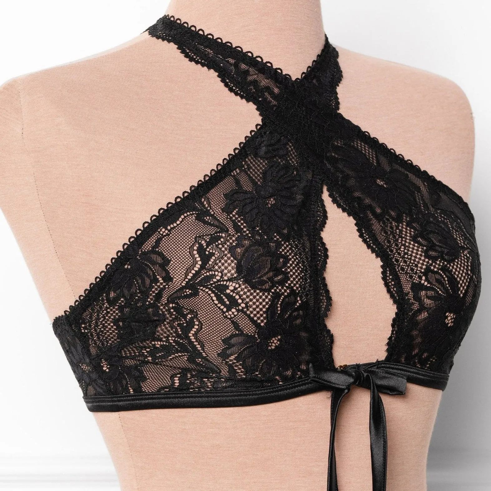 Lacy Crossover Bralette - Black