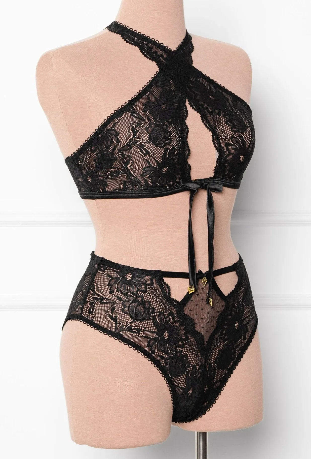 Lacy Crossover Bralette - Black