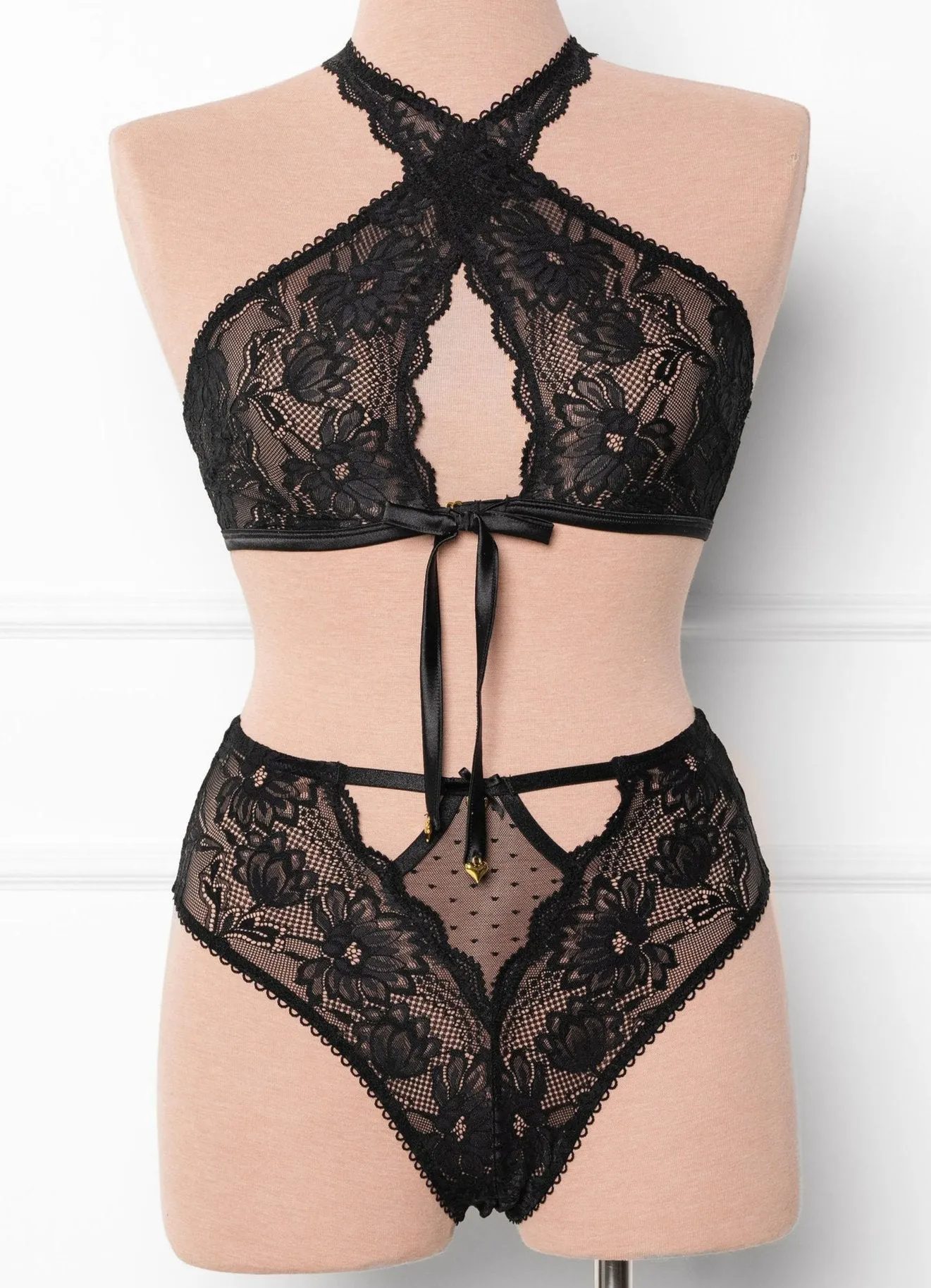 Lacy Crossover Bralette - Black