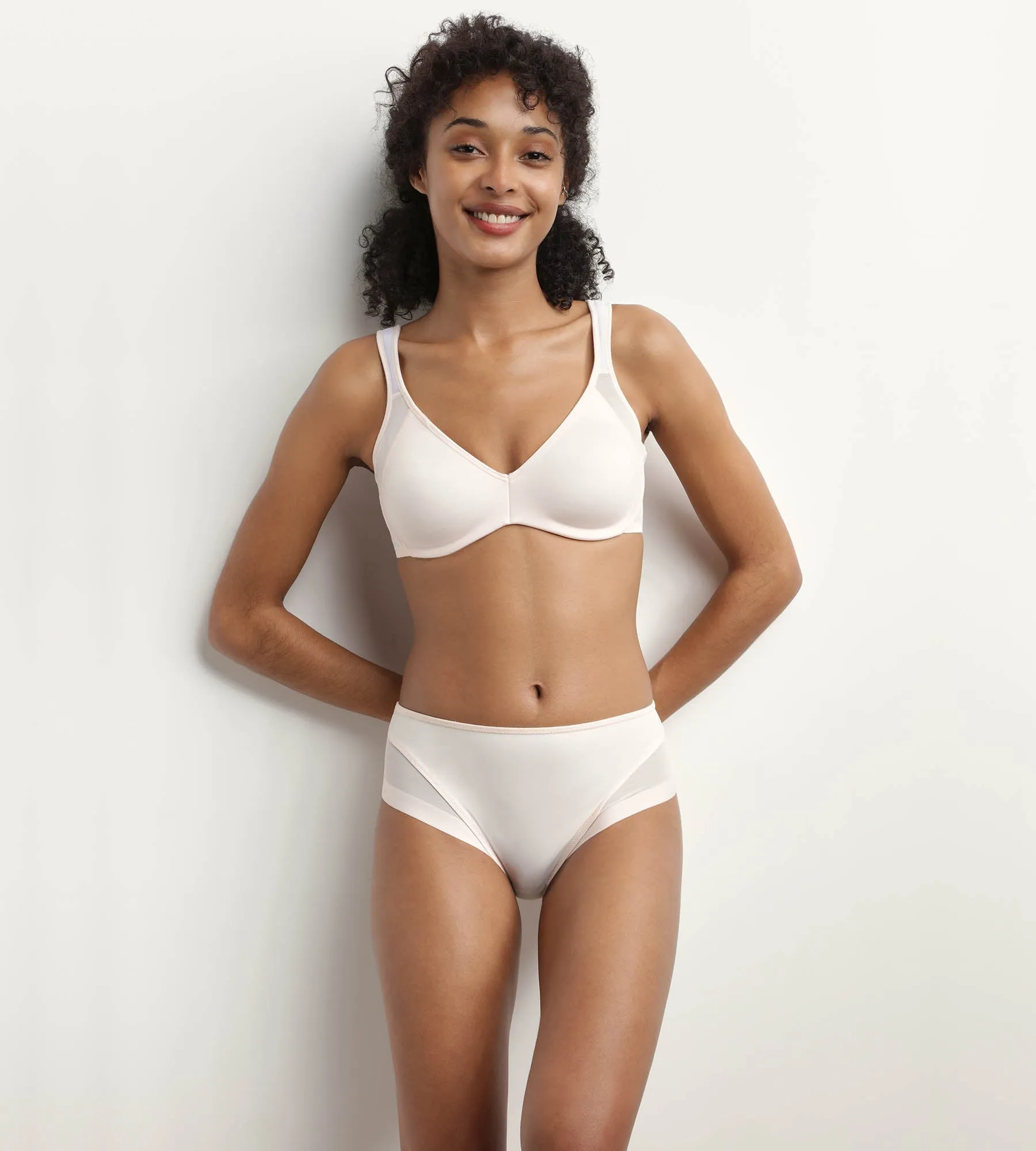 Wireless minimizer bra in Pink Generous Dim