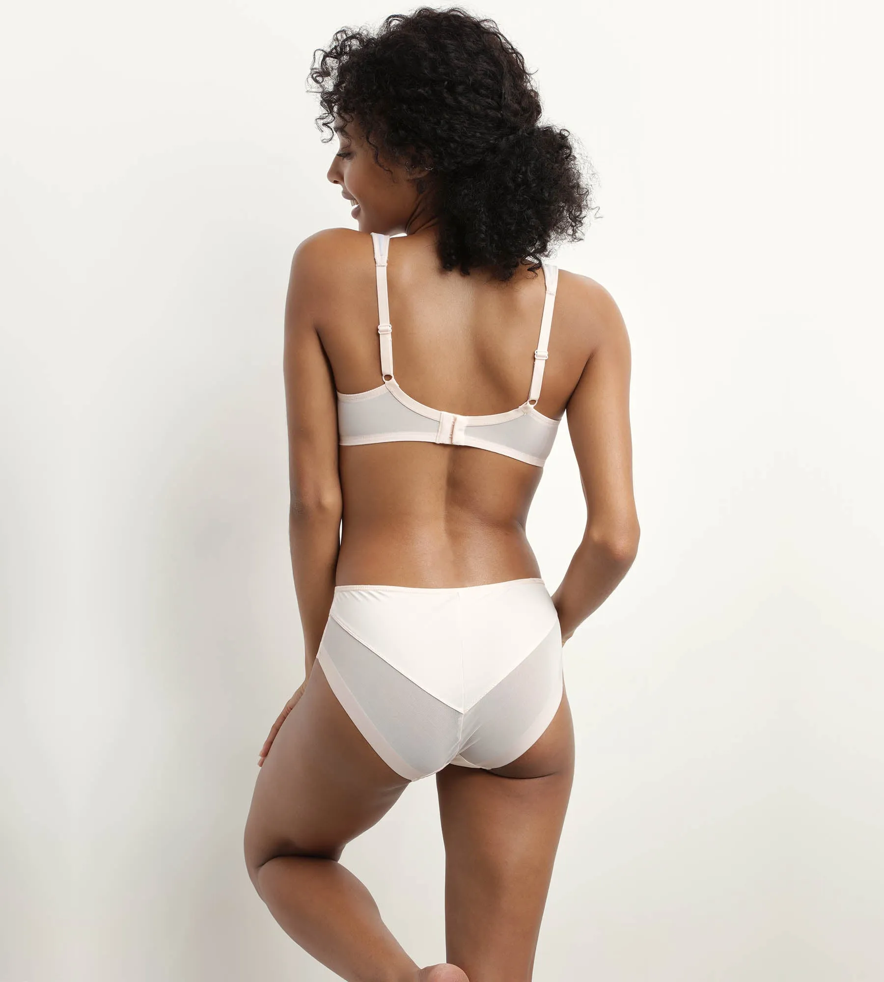 Wireless minimizer bra in Pink Generous Dim